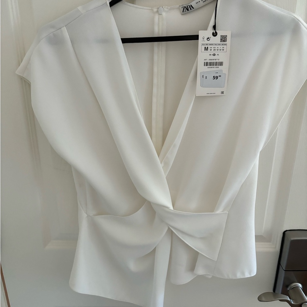 Beautiful zara blouse, perfect for work.